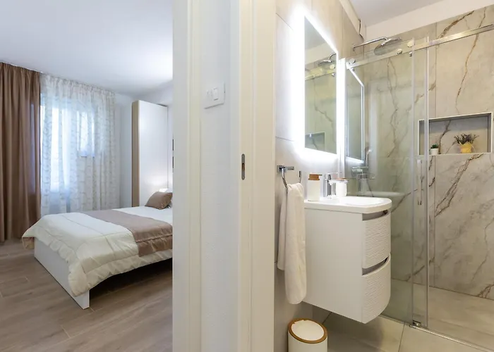 Apartment Vita アパート *