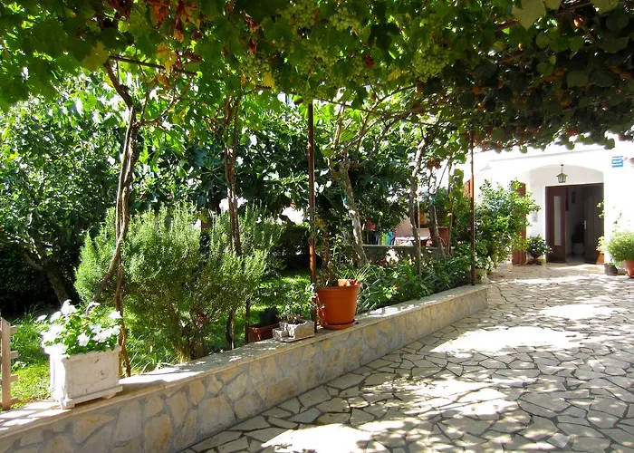 Apartment Vita アパート ポレッチ