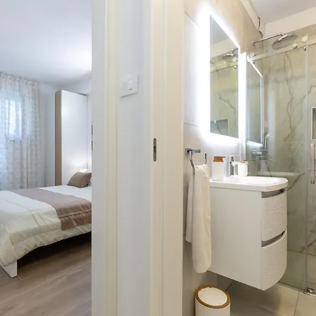 Apartment Vita アパート *